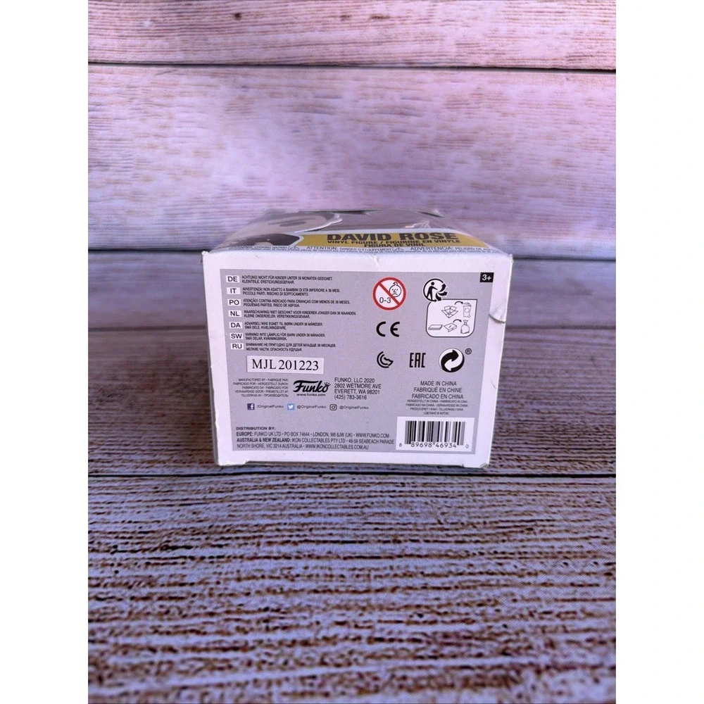 David Rose 975 Funko Pop Schitts Creek New Damage Box